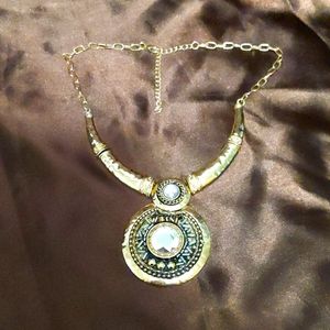 Costume jewelry necklace
